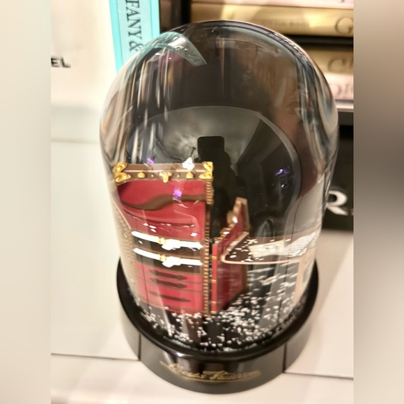 Louis Vuitton Snow Globe - Picture 6 of 6